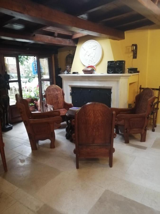 B&B Bone Novelle Dimora Storica Palazzo Zuzi L'Aquila Luaran gambar