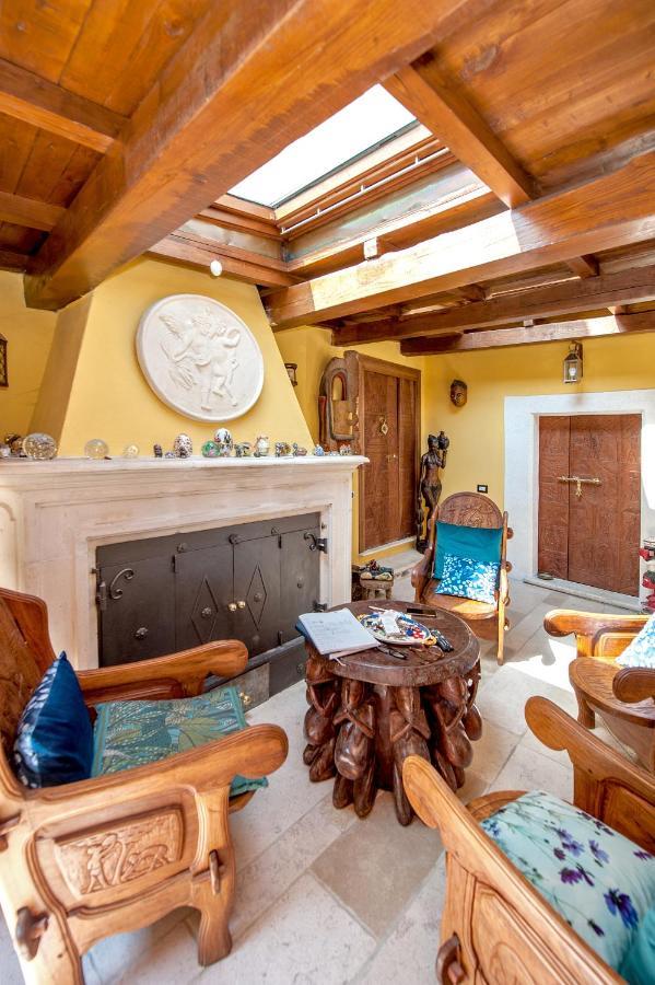 B&B Bone Novelle Dimora Storica Palazzo Zuzi L'Aquila Luaran gambar