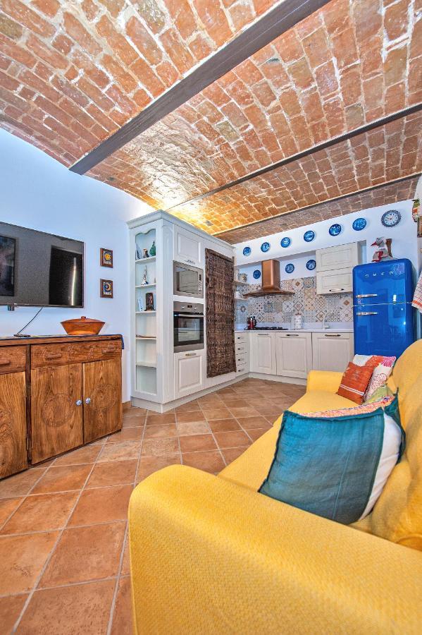B&B Bone Novelle Dimora Storica Palazzo Zuzi L'Aquila Luaran gambar