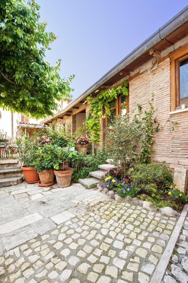 B&B Bone Novelle Dimora Storica Palazzo Zuzi L'Aquila Luaran gambar