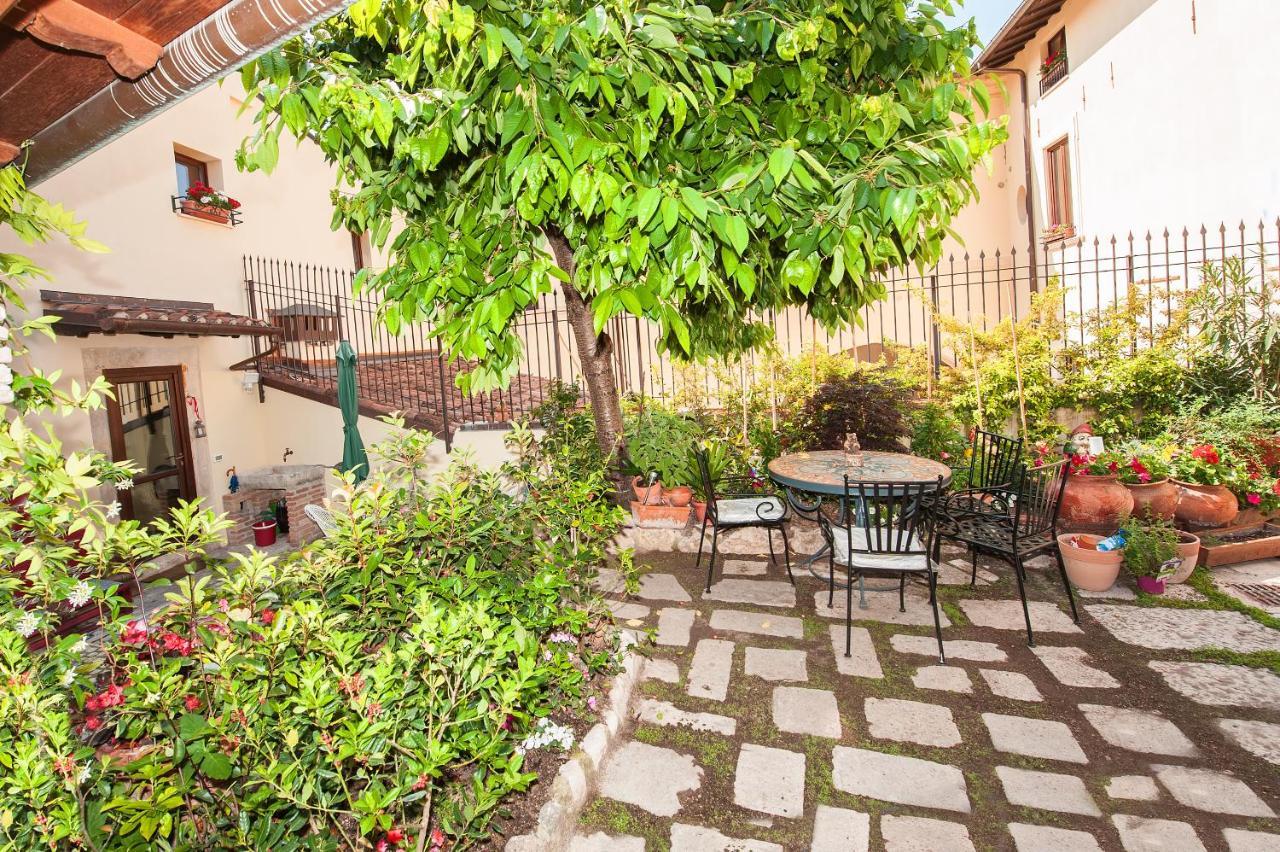 B&B Bone Novelle Dimora Storica Palazzo Zuzi L'Aquila Luaran gambar
