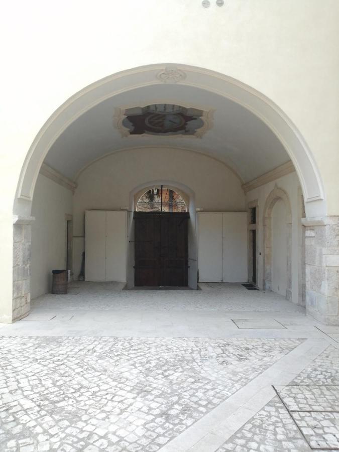 B&B Bone Novelle Dimora Storica Palazzo Zuzi L'Aquila Luaran gambar
