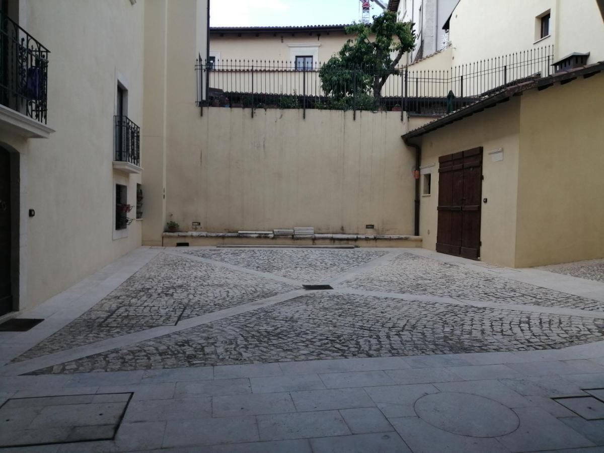B&B Bone Novelle Dimora Storica Palazzo Zuzi L'Aquila Luaran gambar
